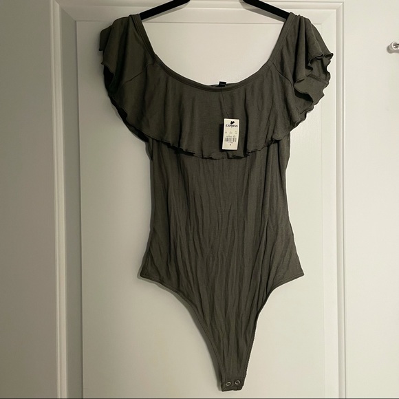 NWT Express Ribbed Olive Green Ruffle Off-the-Shoulder Bodysuit size Medium - Picture 3 of 6